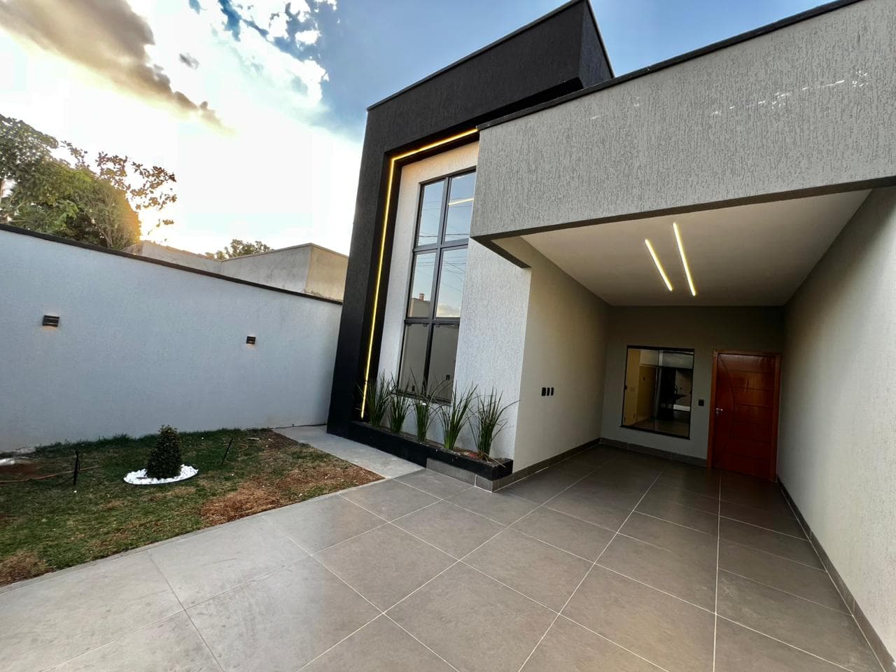 CASA EM GUAPÓ