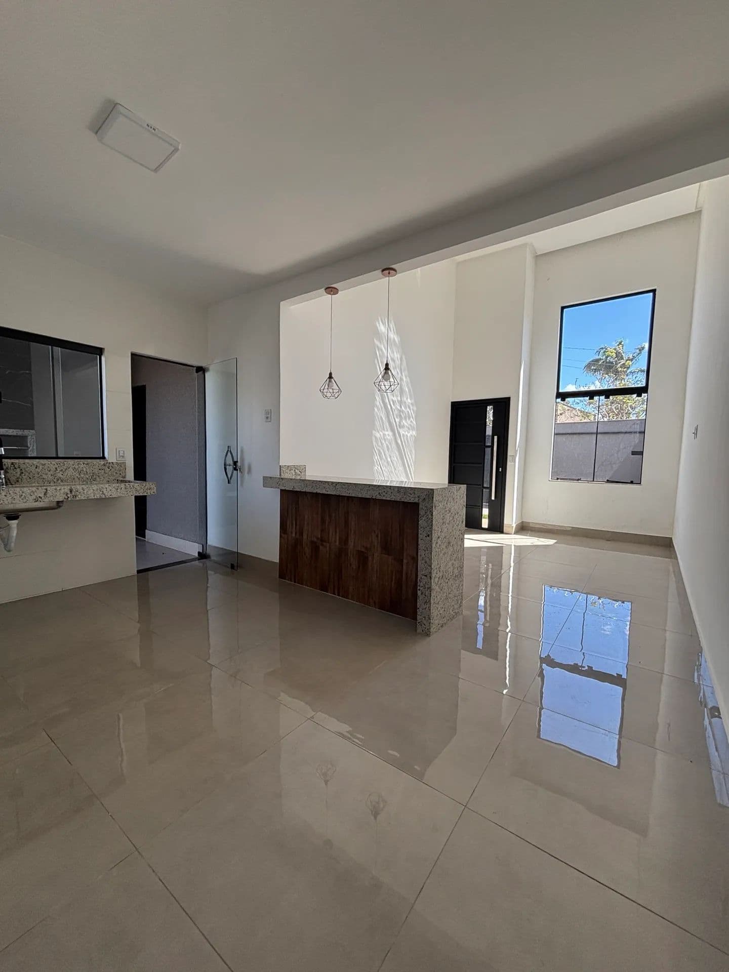 CASA 2 QUARTOS COM SUÍTE
