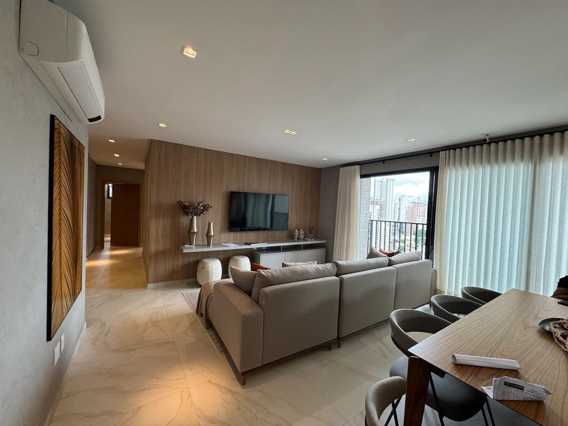 Apartamento mobiliado e decorado com 123 metros quadrados, 3 suítes no WTC - Goiânia - GO