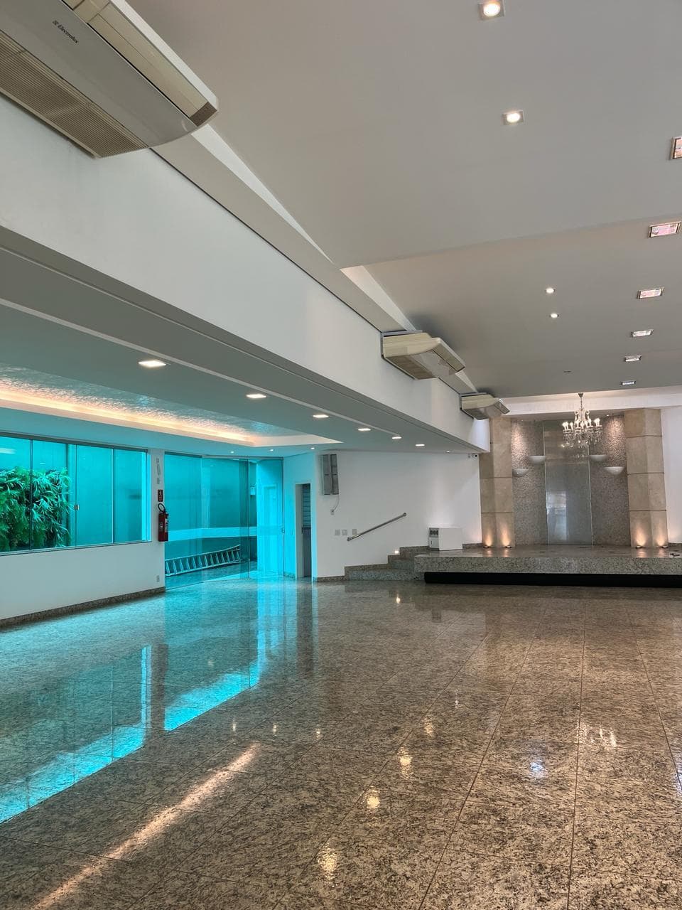 Ponto comercial/Loja/Box para venda tem 565 metros quadrados com 1 quarto