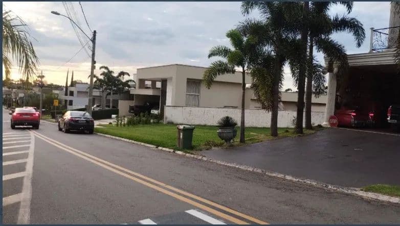 Imóvel para venda possui 600 metros quadrados em Condomínio do Lago 1ª Etapa - Goiânia - GO