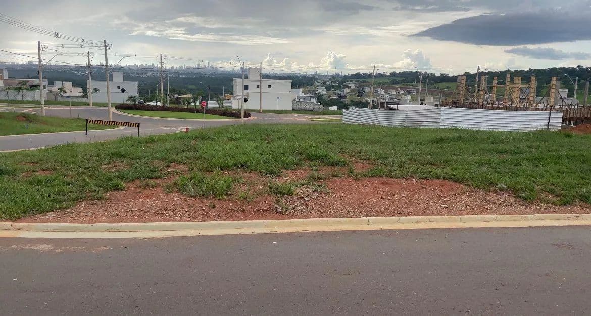 Lote a venda com 368 metros quadrados em Jardins Parma - Senador Canedo - GO