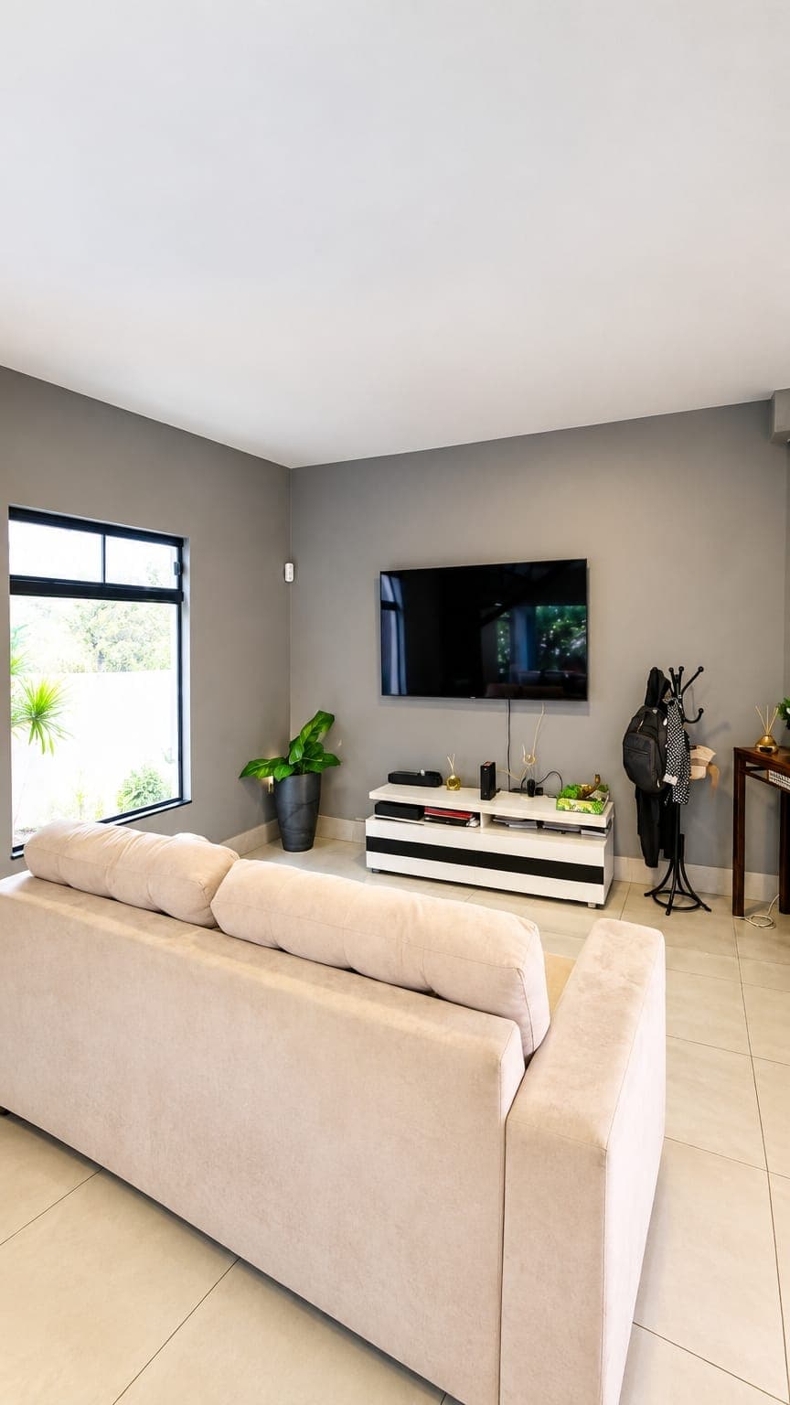Exclusivo! Sobrado 261m² c/ Piscina, Quintal e Suíte no Bairro Anhanguera