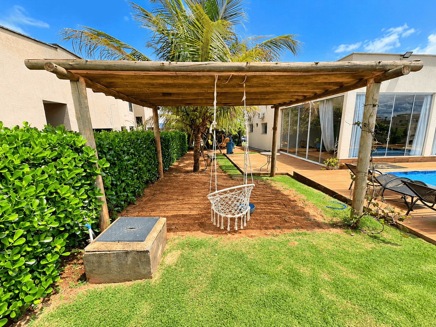 CHÁCARA NO TERRA SANTA COM PISCINA E BEACH TENNIS 1050m² TRINDADE-GO