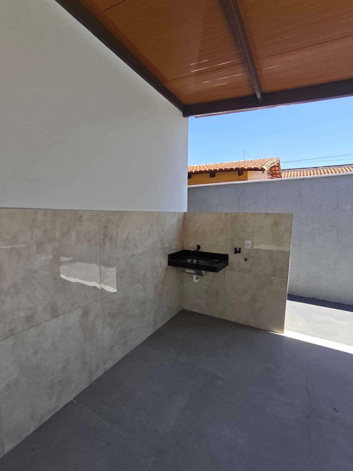 Casa no Setor Maysa – 3 Quartos | Área Gourmet | Garagem p/ 4 Carros - Trindade - GO