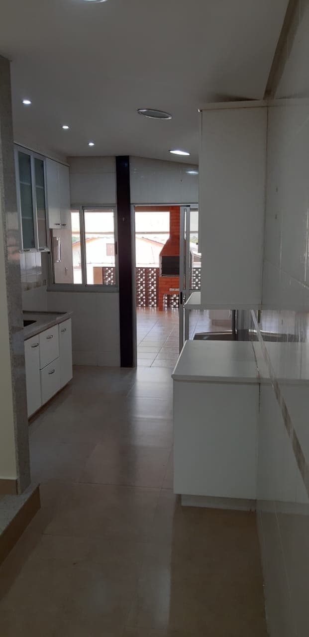 Casa em Cond Fechado 164M sendo 3 Quartos completo armários Cond Bosque privativo