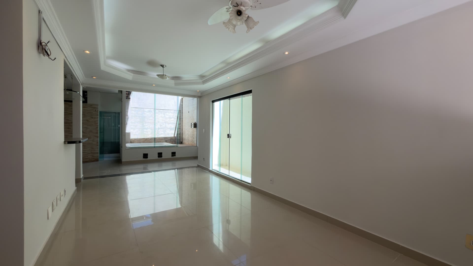 Baixou Sobrado Venda 200m² 3 Quartos c/ Suíte, Próximo ao Flamboyant 2 Vagas, Goiania Goias