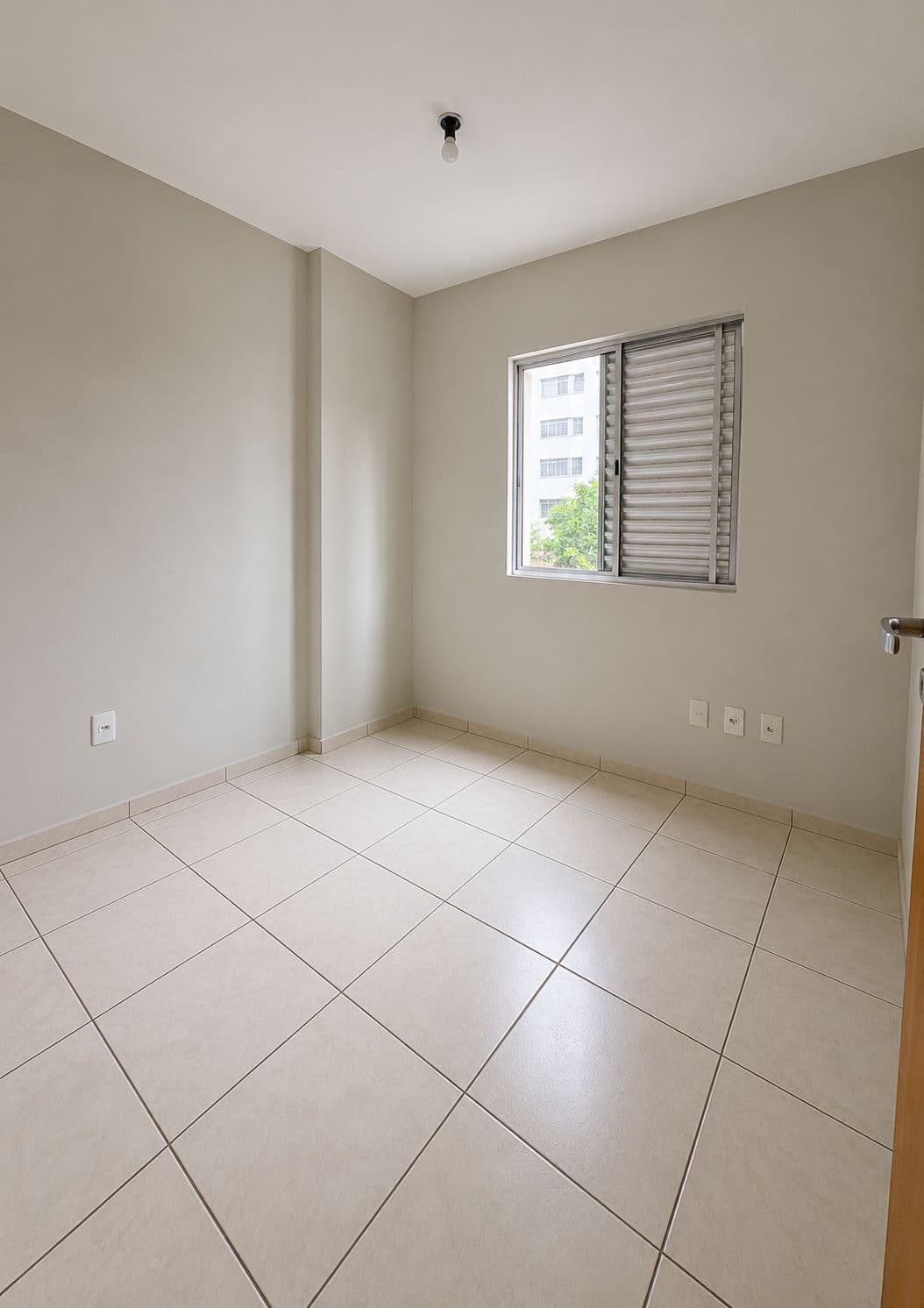 Apartamento 3 Quartos uma Suite, armários,  2 Vagas Paralelas setor bela vista,