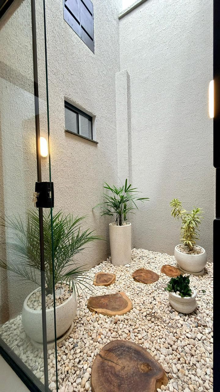 Casa com 2 quartos no Parque Montreal com quintal amplo