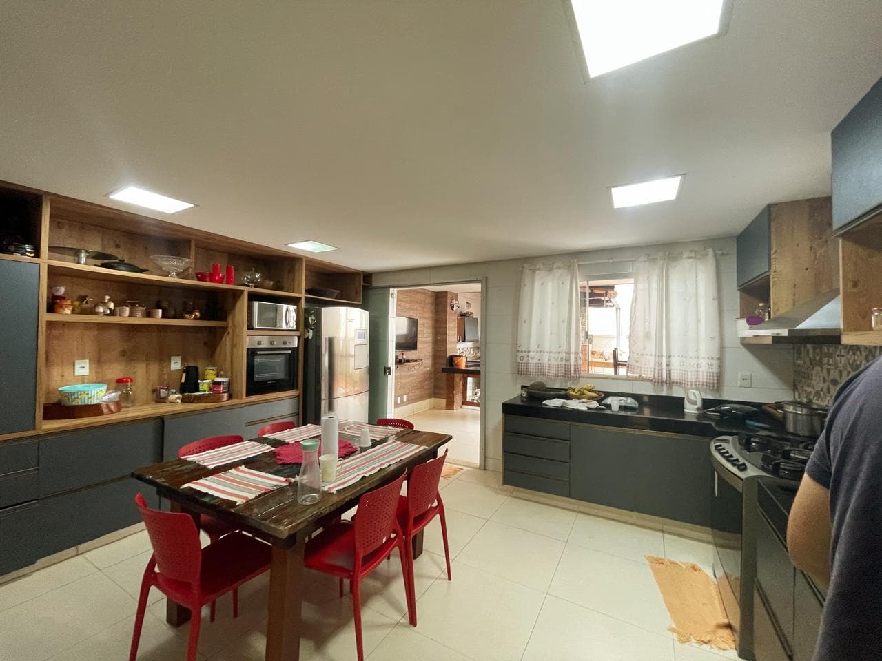 Casa Moderna com 273 m², 3 Suítes e Espaço Gourmet, Ar-Condicionado e Aquecimento Solar, Bosque aréa verde, Goiania Goias