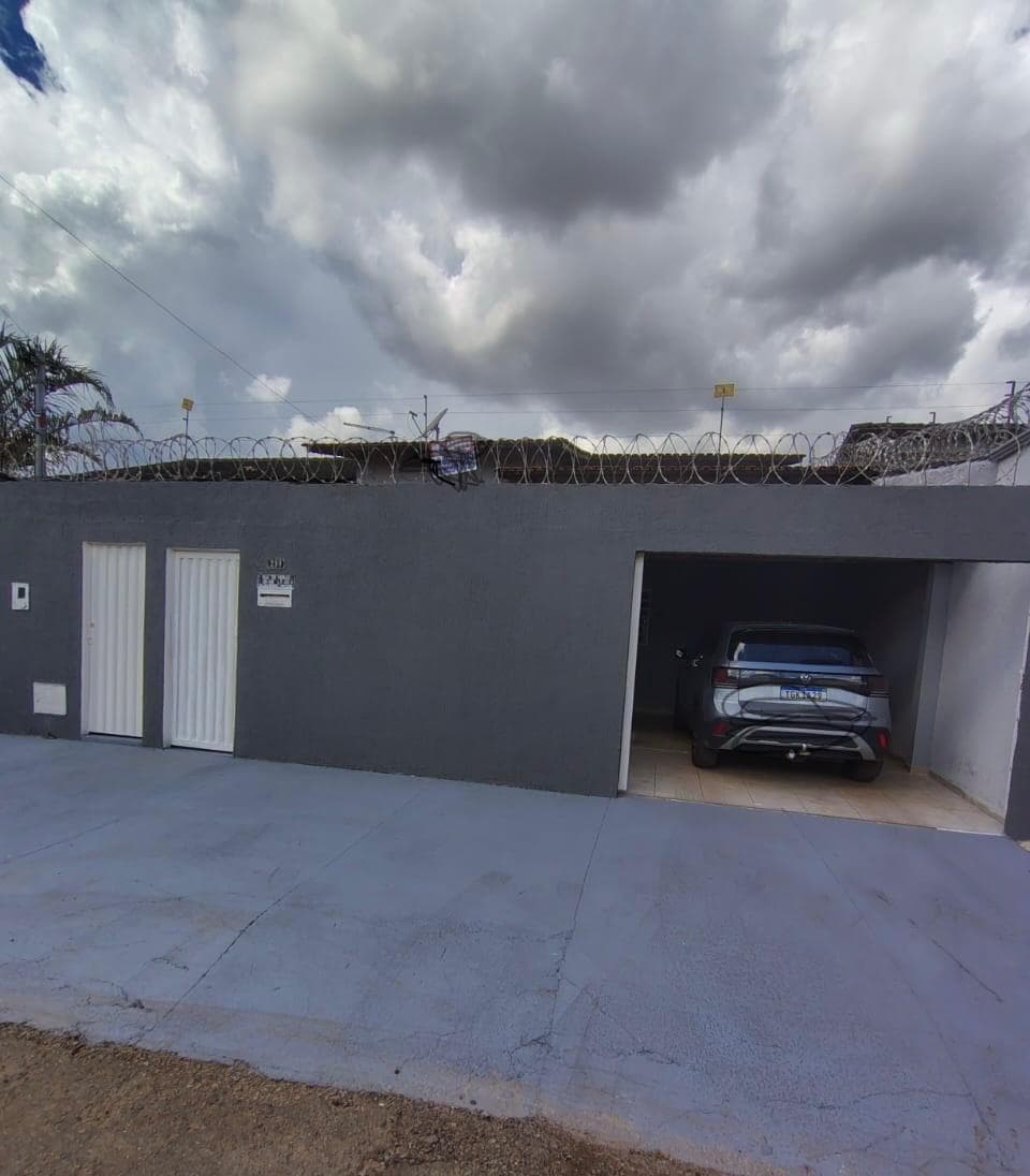 Casa 3 Quartos com Suíte + Barracão no Parque Oeste Industrial Casa Ampla 245m² com Barracão e Garagem – Parque Oeste