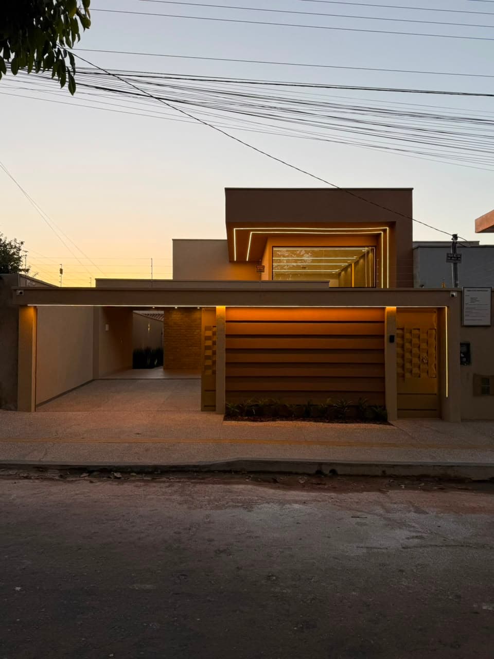 Casa Alto Padrão com três suítes plenas no Residencial Canadá