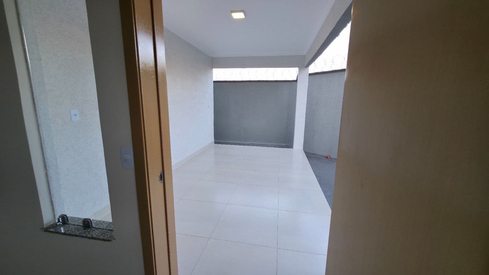 Casa Nova de Esquina , 3 Quartos uma Suíte, Segurança Instalada Casa na Laje