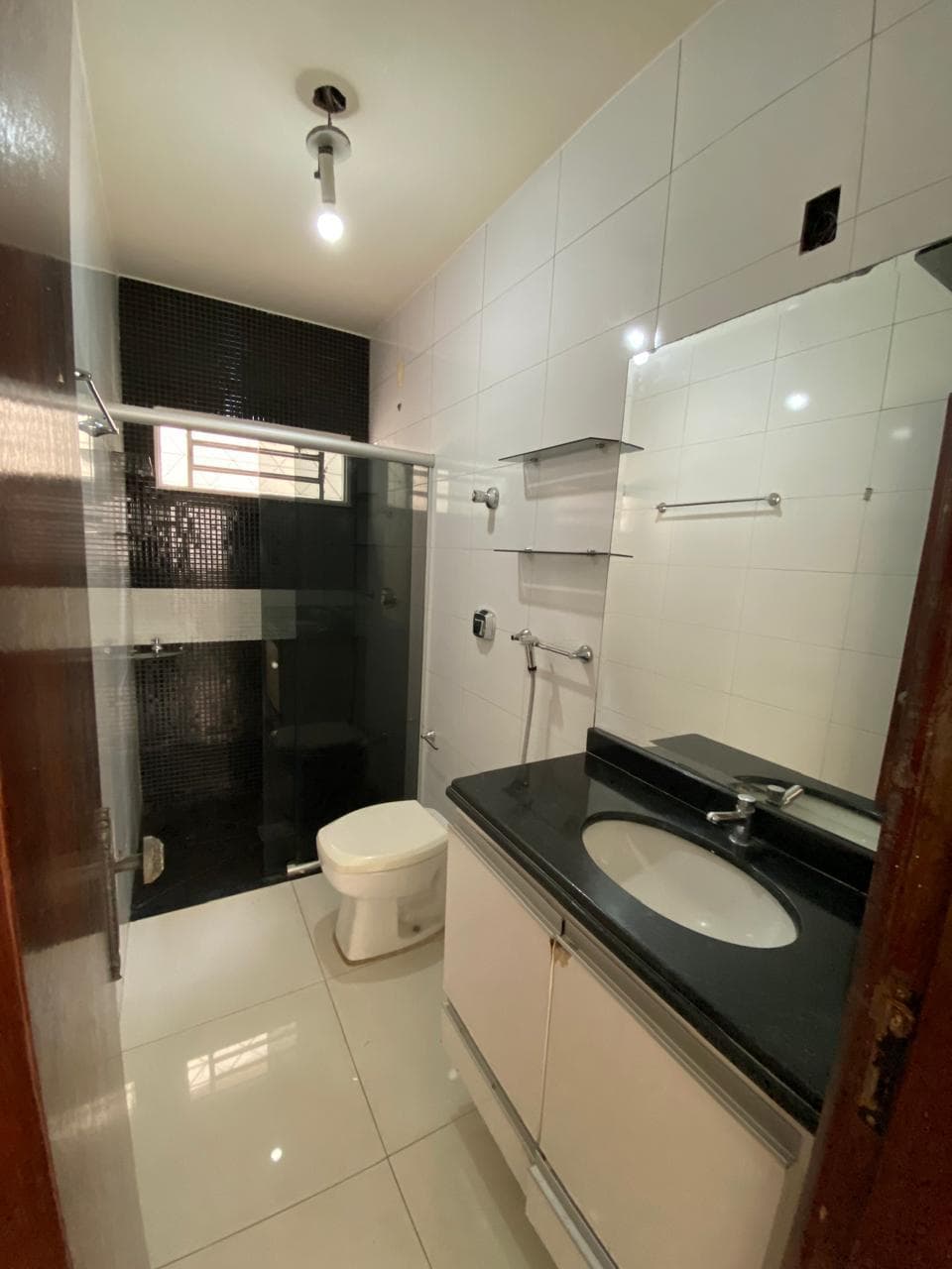Casa com 3 Quartos uma suíte, e Garagem para 4 Carros 270 m² R$ 780 Mil e Acabamento em Porcelanato