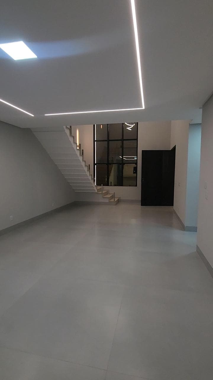 Sobrado Alto Padrão no Parque Anhanguera 4 Suítes, Piscina e Pé Direito Duplo, Próximo à T-63, Alto Padrão
