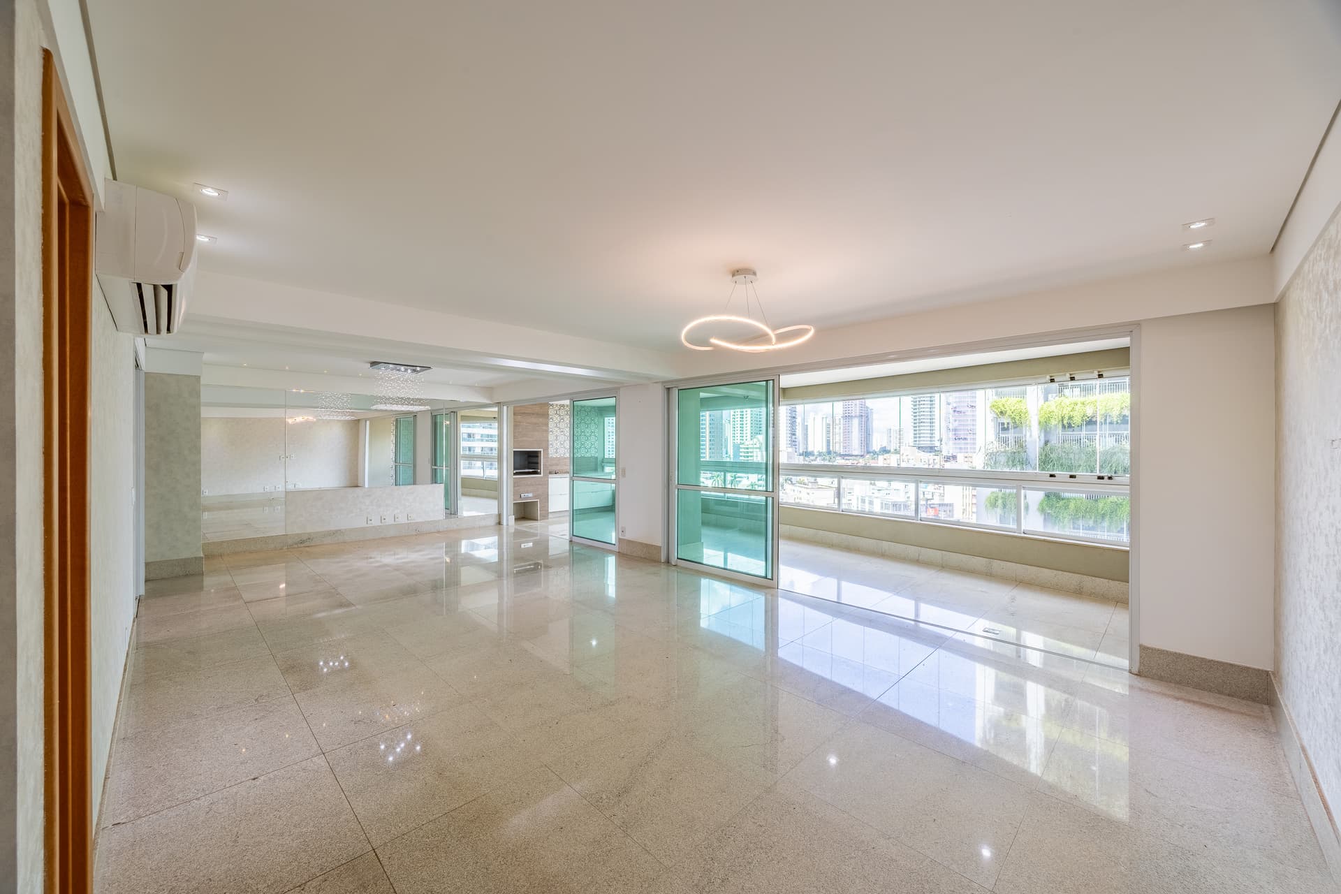 Apartamento de Alto Padrão com Ampla Varanda Gourmet  com 3 suítes no Setor Marista