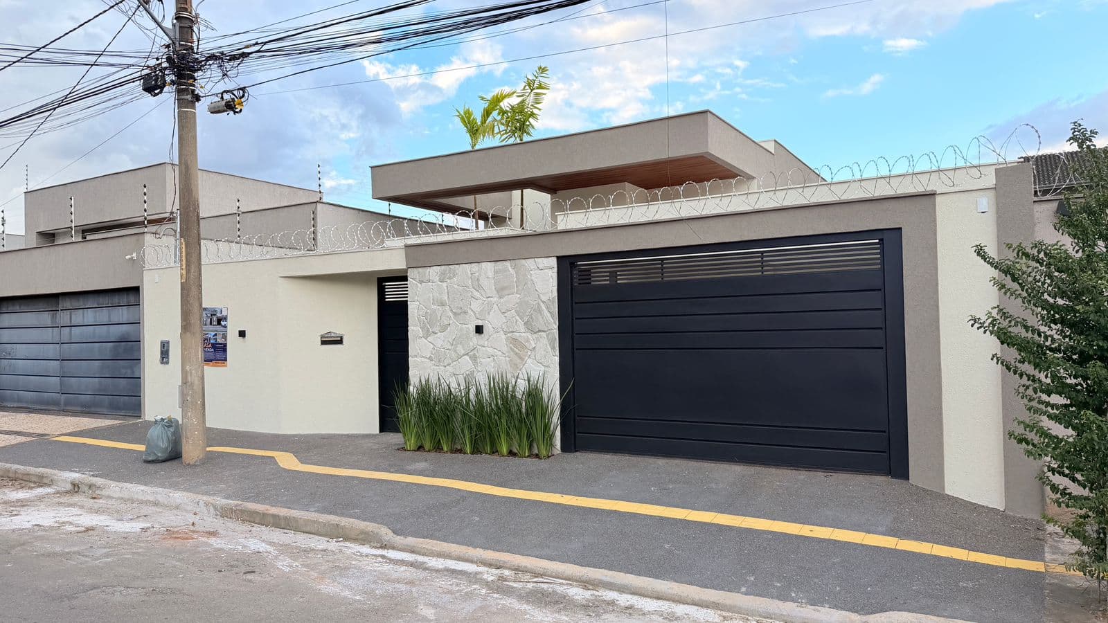 Casa Nova 4Quartos com suítes, sala ampla, sozinha lote, e Espaço Home Cinema Jardim Atlântico