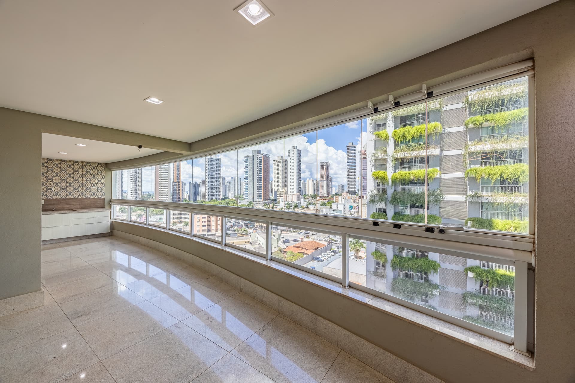 Apartamento de Alto Padrão com Ampla Varanda Gourmet  com 3 suítes no Setor Marista