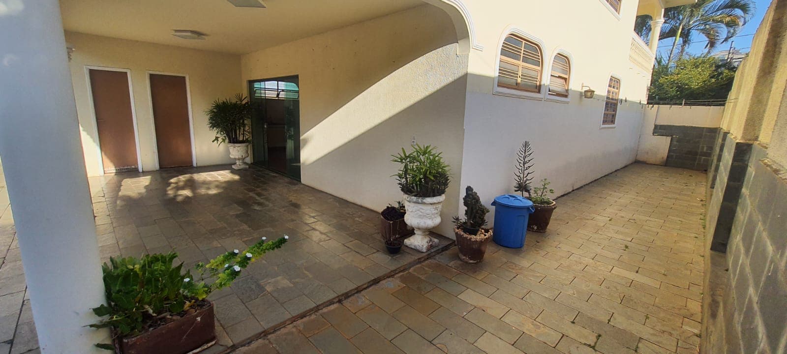 Sobrado com 4 quartos no Setor Nova Suiça