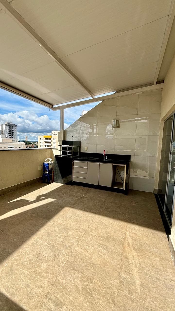 Excelente cobertura no Jardim Goiás - 3 quartos sendo uma suite - 186m² | Ed Riviera de Venezia