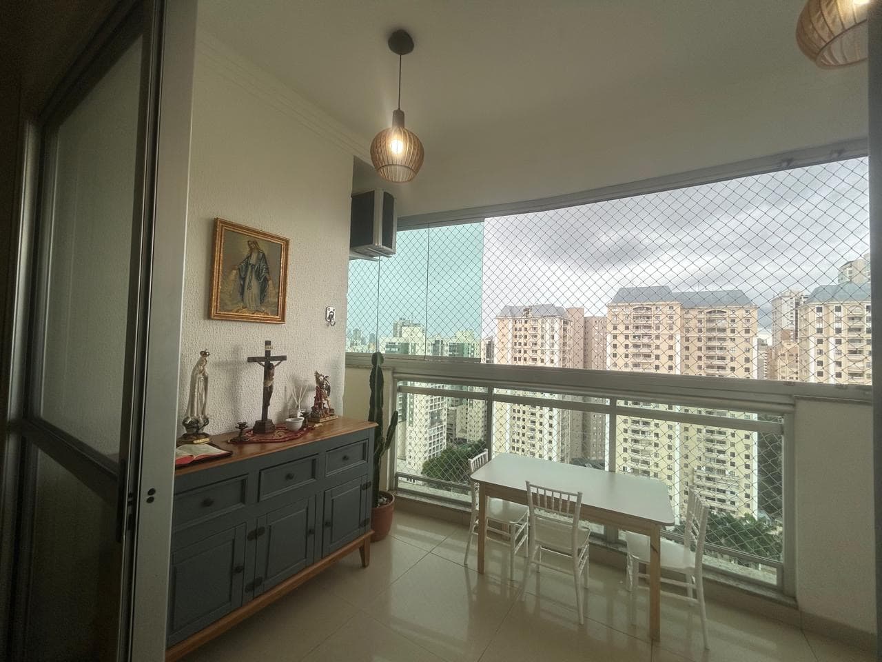 Excelente opção 3 suítes plenas com Sacada e cozinha independente unidade semi-mobiliada!