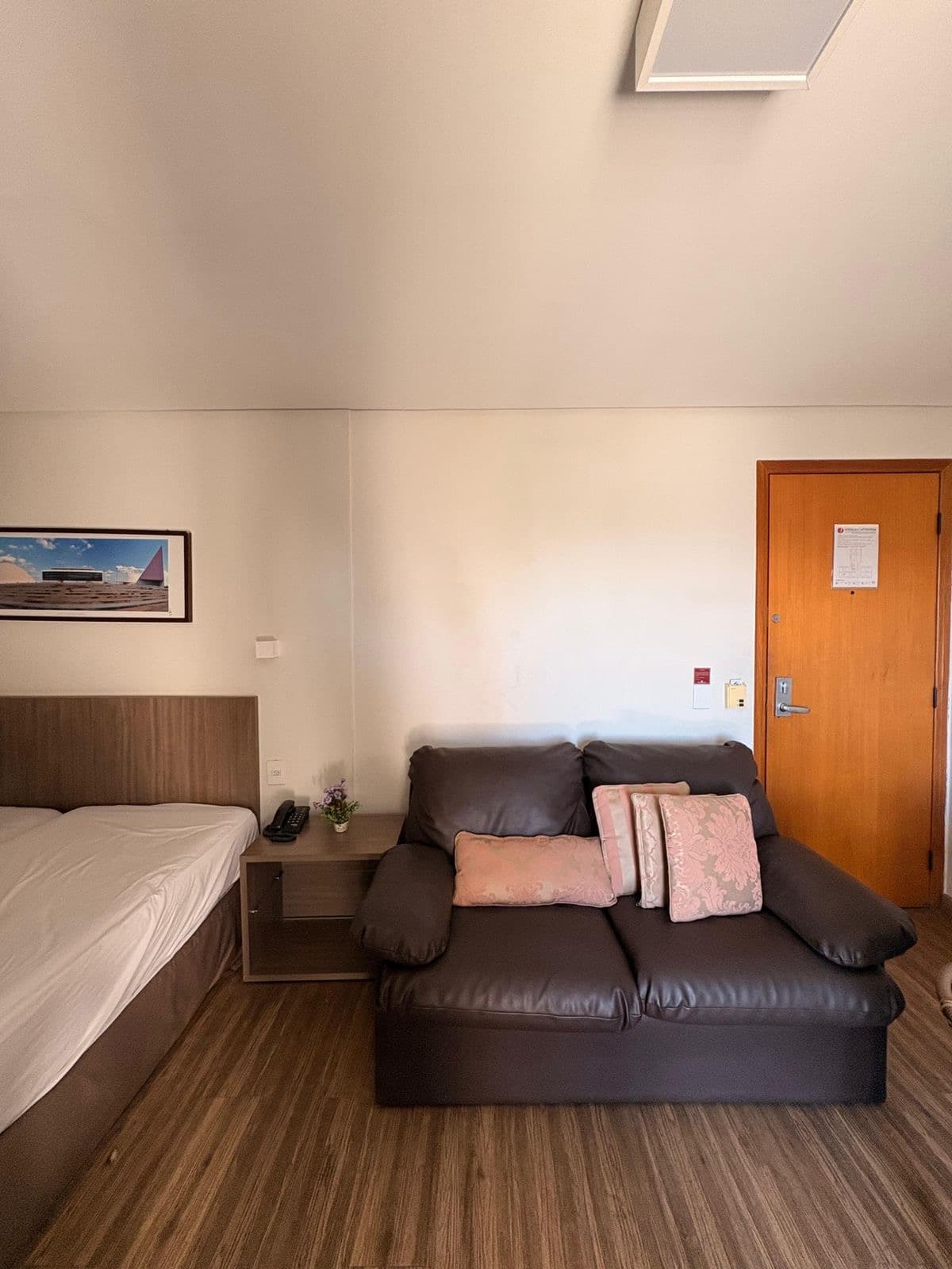 Apartamento em frente ao Hospital Hugo no Setor Pedro Ludovico!