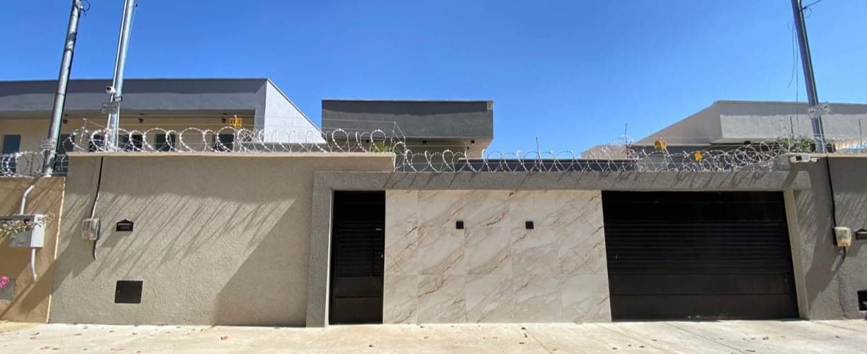 CASA À VENDA JARDIM ITAIPU 3 QUARTOS COM PISCINA