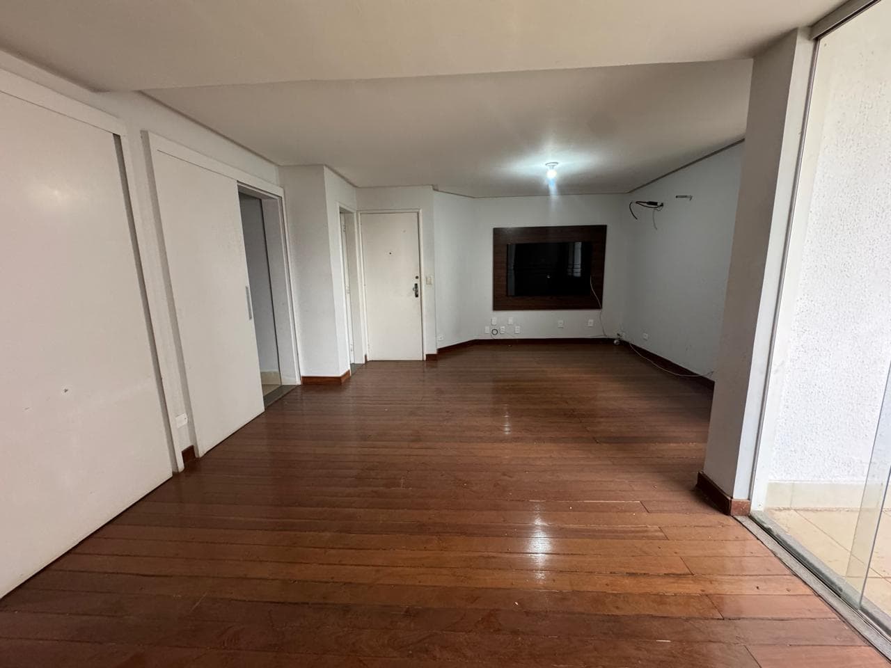 Apartamento 3 Quartos com 1 Suíte no Setor Bueno – 108m² com armários uma vaga- Goiânia Goias
