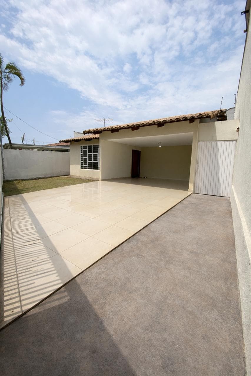 Casa com 3 Quartos uma suíte, e Garagem para 4 Carros 270 m² R$ 780 Mil e Acabamento em Porcelanato
