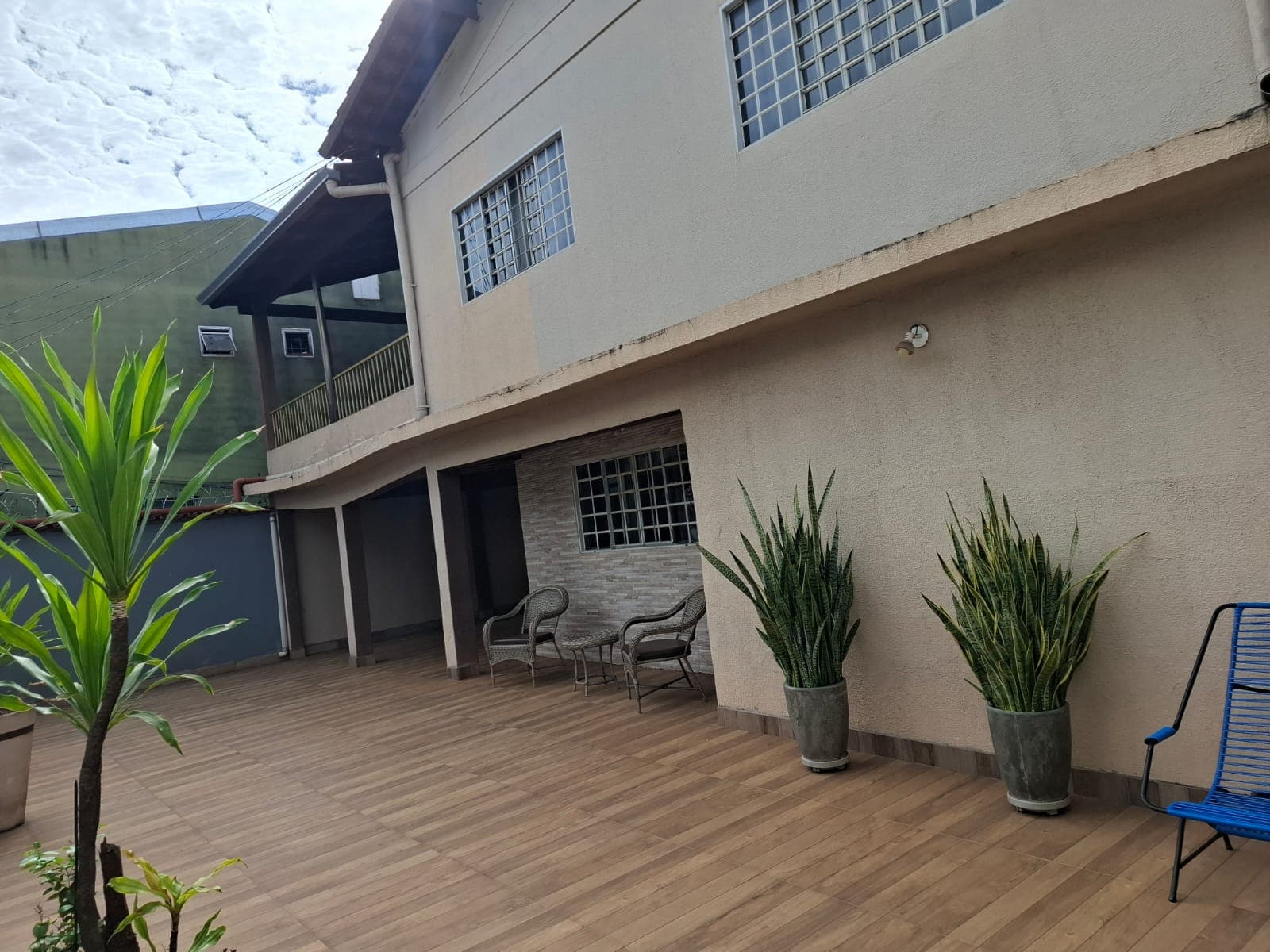 Sobrado 280m² com 4 Quartos uma suite, e 5 Vagas no Setor São Francisco – Goiânia