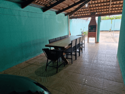 Casa Sozinha no Lote com 390 m² e Garagem para 8 Carros no Setor Castelo Branco