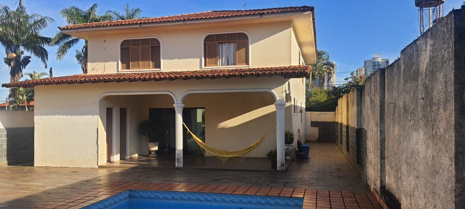 Sobrado com 4 quartos no Setor Nova Suiça