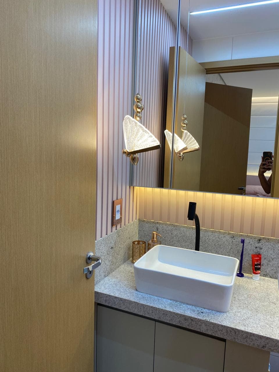 Apartamento 84m2, 3/4 sendo 2 suítes todo mobilhado no Edifício Cerrado Family Home