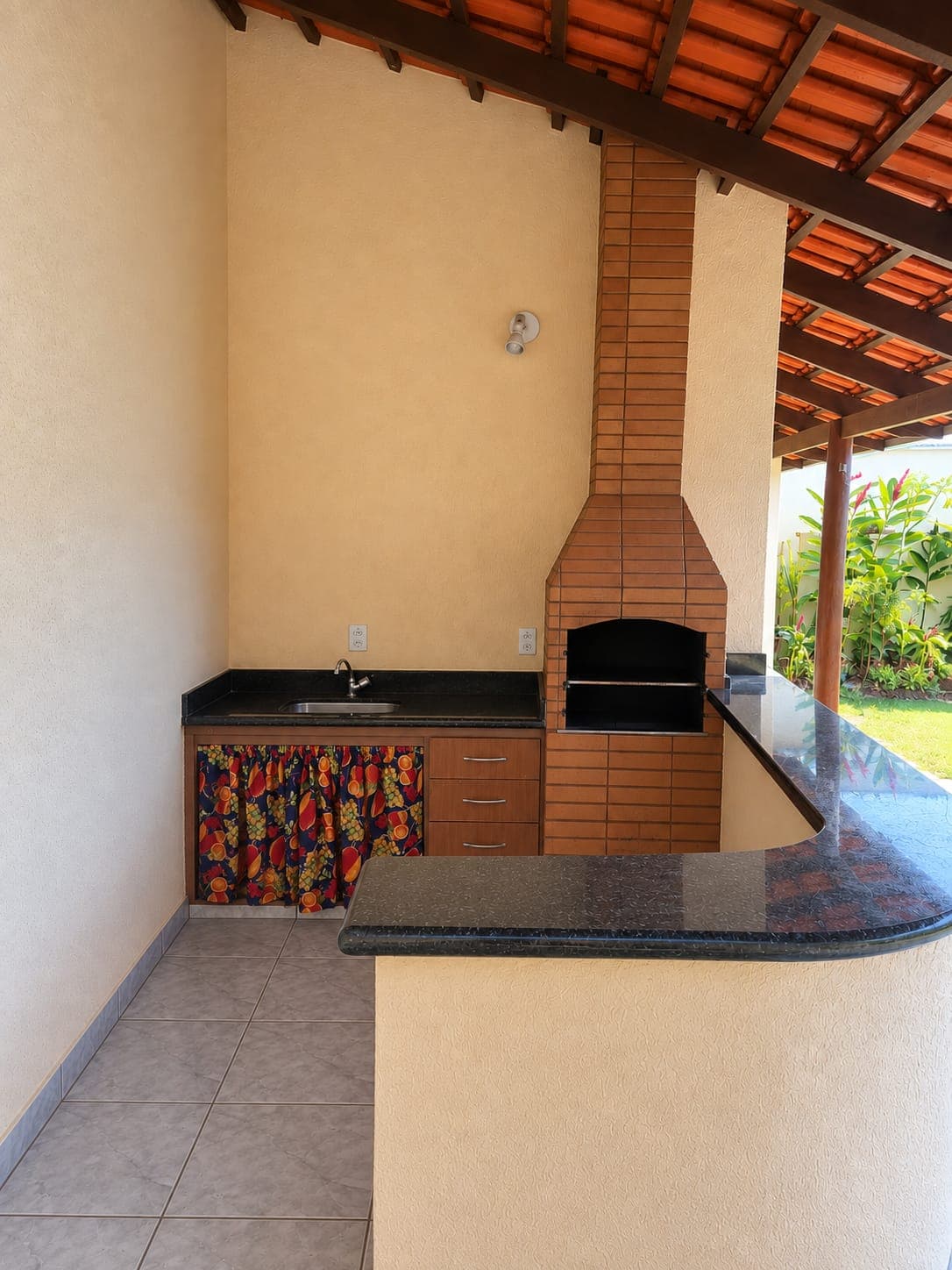 Casa 3 quartos com piscina aquecida, espaço gourmet e amplo terreno