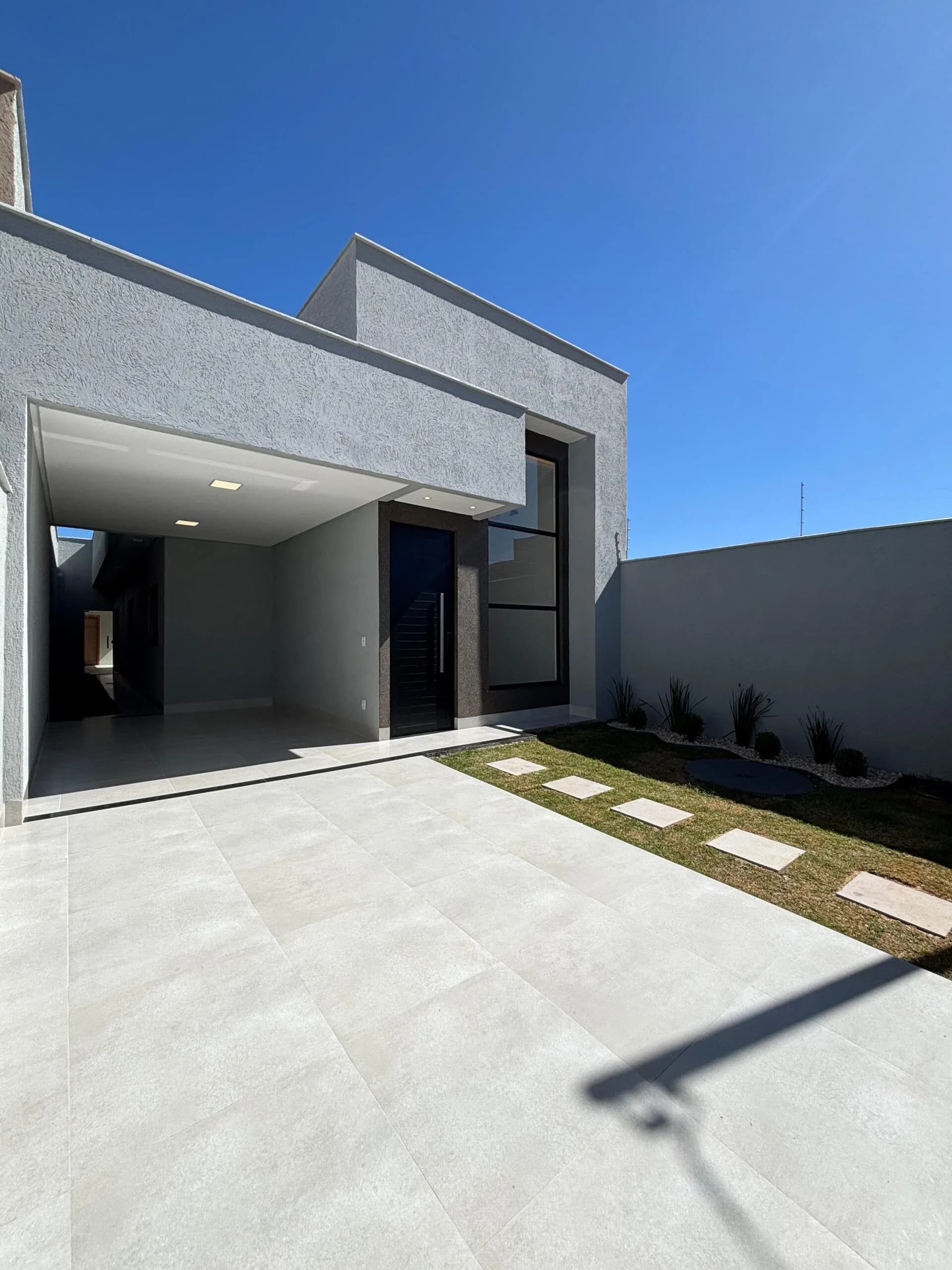 Casa Nova com Piscina e Hidromassagem 3 Quartos Uma Suíte Acabamento Premium, Iluminação, Piscina, Churrasqueira e Pé-Direito Duplo