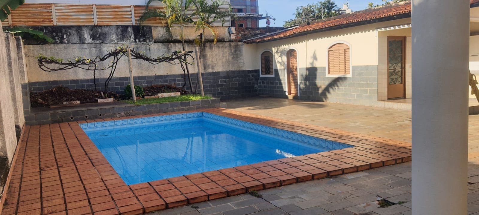 Sobrado com 4 quartos no Setor Nova Suiça