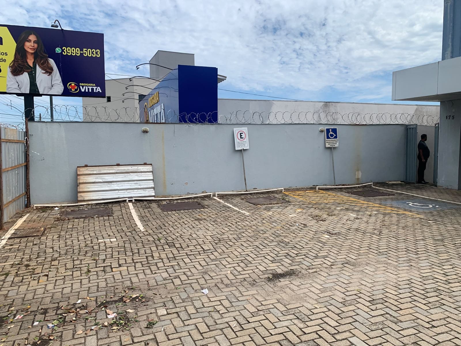 Galpão Jardim Novo Mundo 650 m² com Estacionamento Próprio