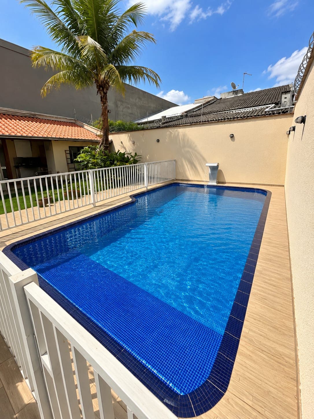Casa 3 quartos com piscina aquecida, espaço gourmet e amplo terreno