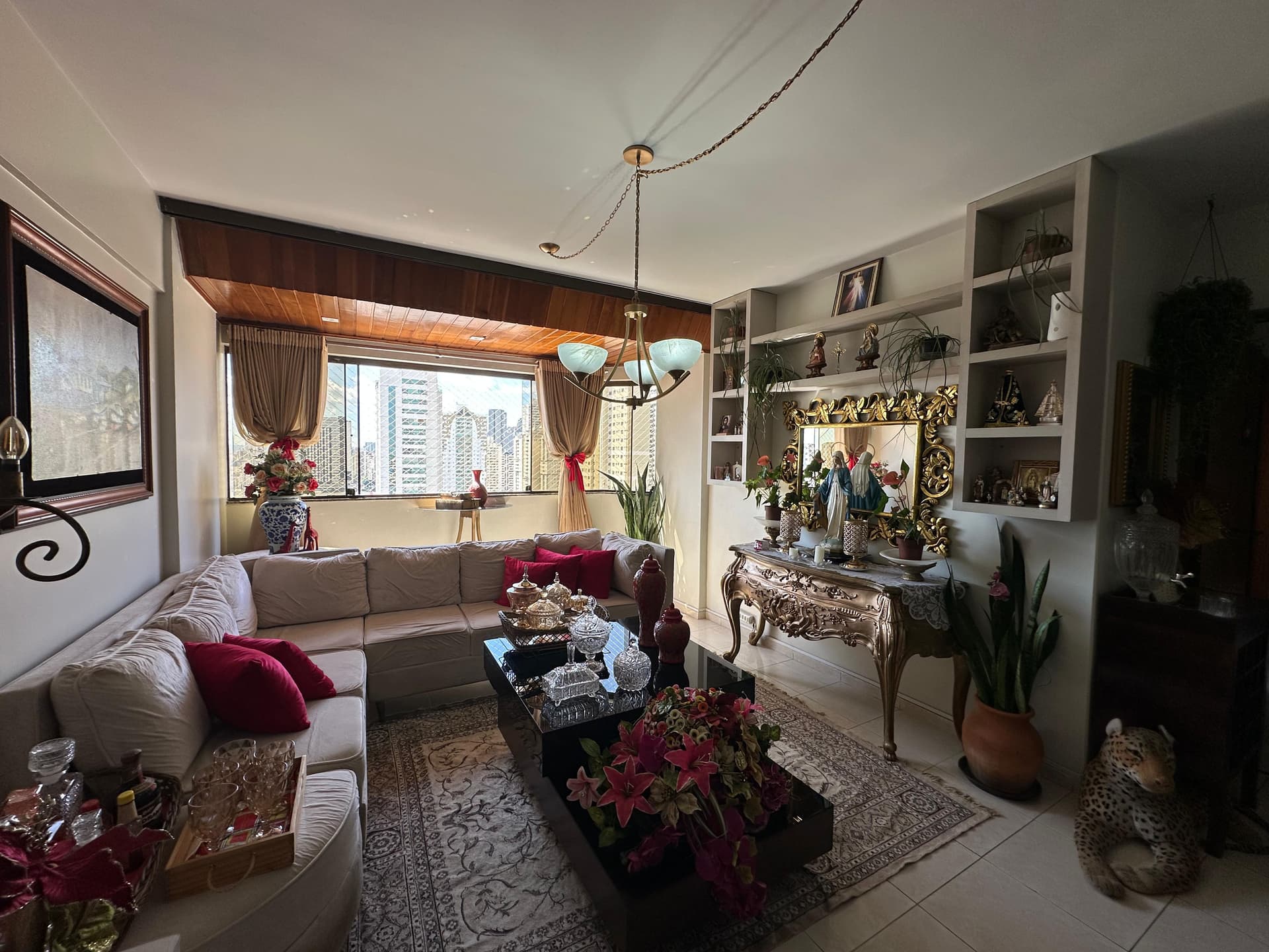 🏢 APARTAMENTO 4 QUARTOS NO BUENO – 110m² Nascente