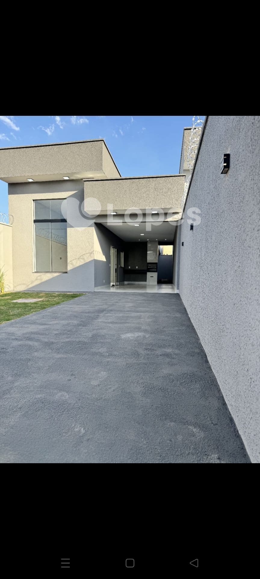 Casa 3 Quartos à Venda no Jardim Veneza | Próxima a Comércios e Vias de Acesso