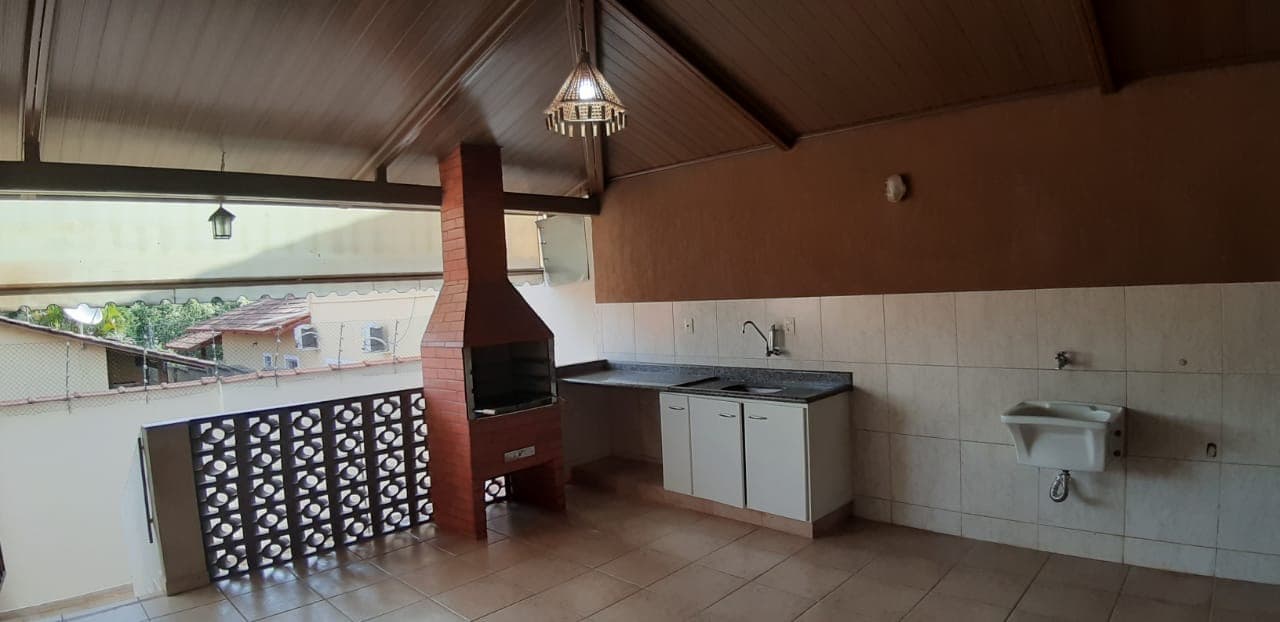 Casa em Cond Fechado 164M sendo 3 Quartos completo armários Cond Bosque privativo