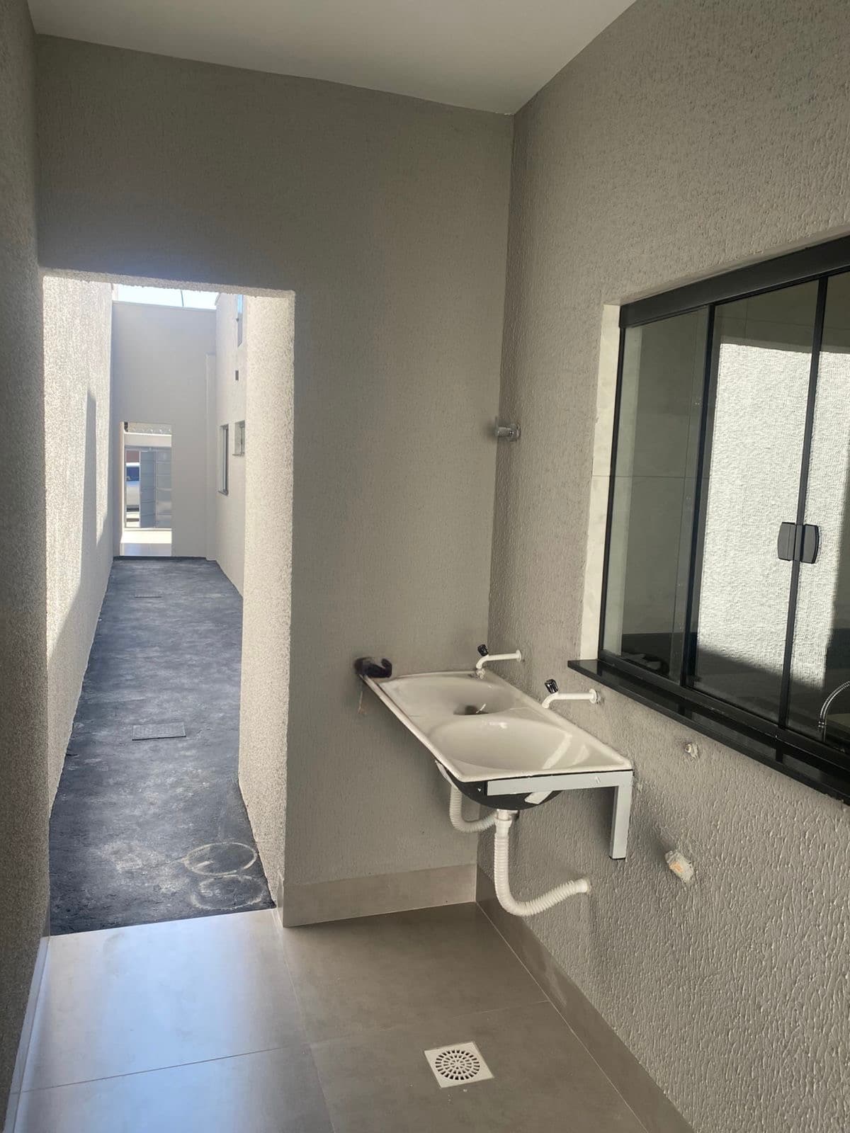 Casa no Jardim Itaipu pronta pra morar 3 quartos Sendo uma suíte