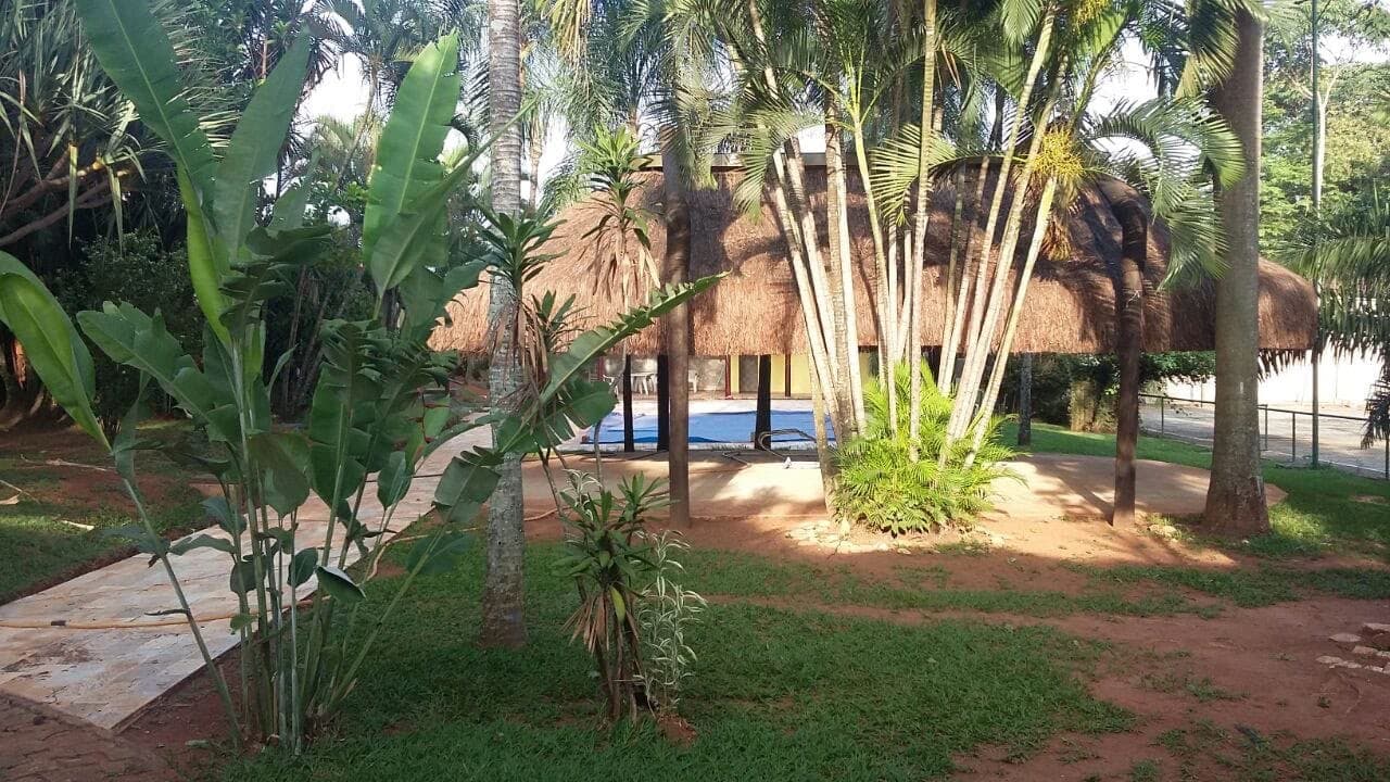 Vendo chácara de 4.500.00 metros com 11 suítes