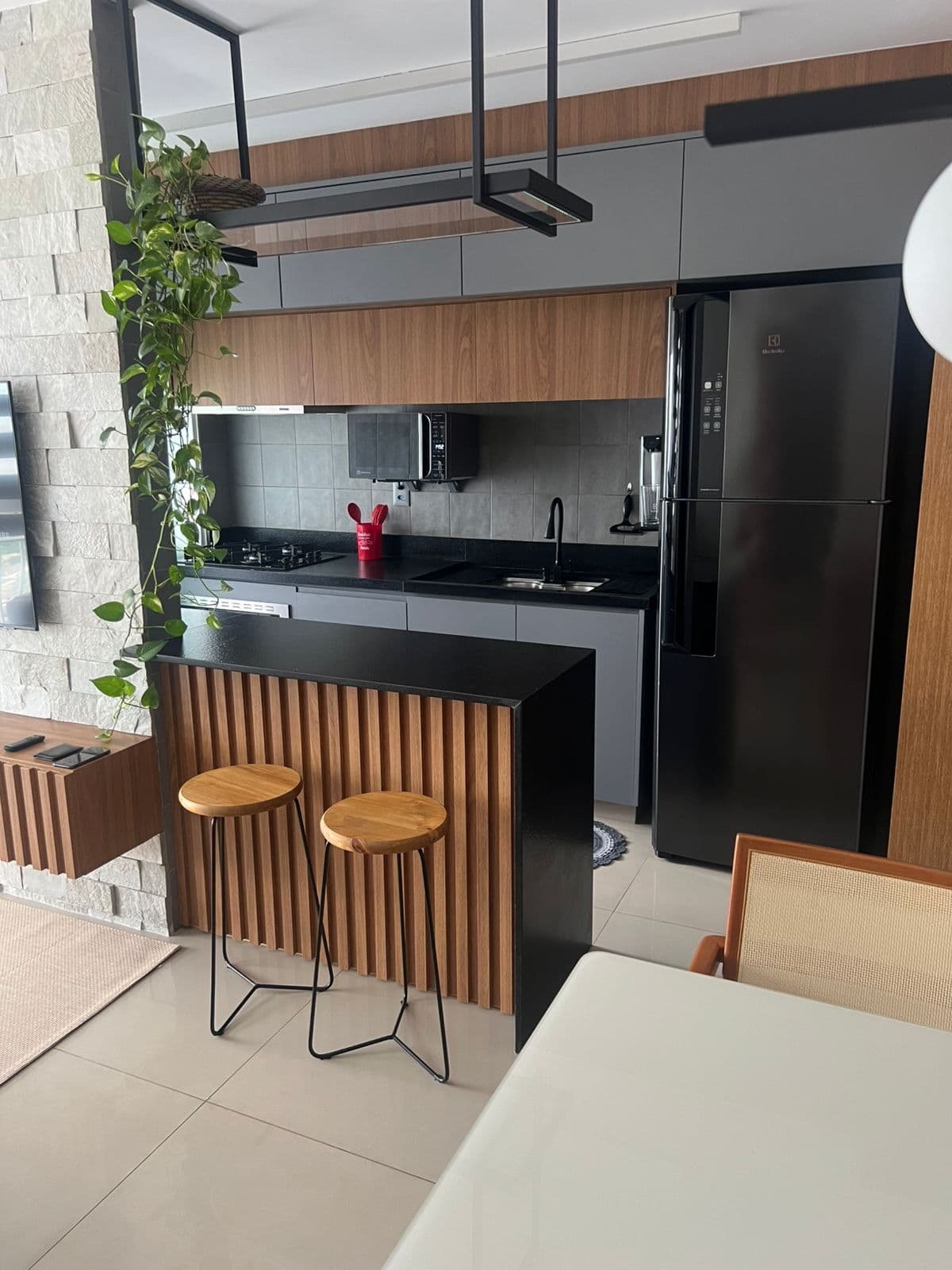 APARTAMENTO 100% MOBILIADO | 2 QUARTOS | ALTO PADRÃO | SETOR PEDRO LUDOVICO