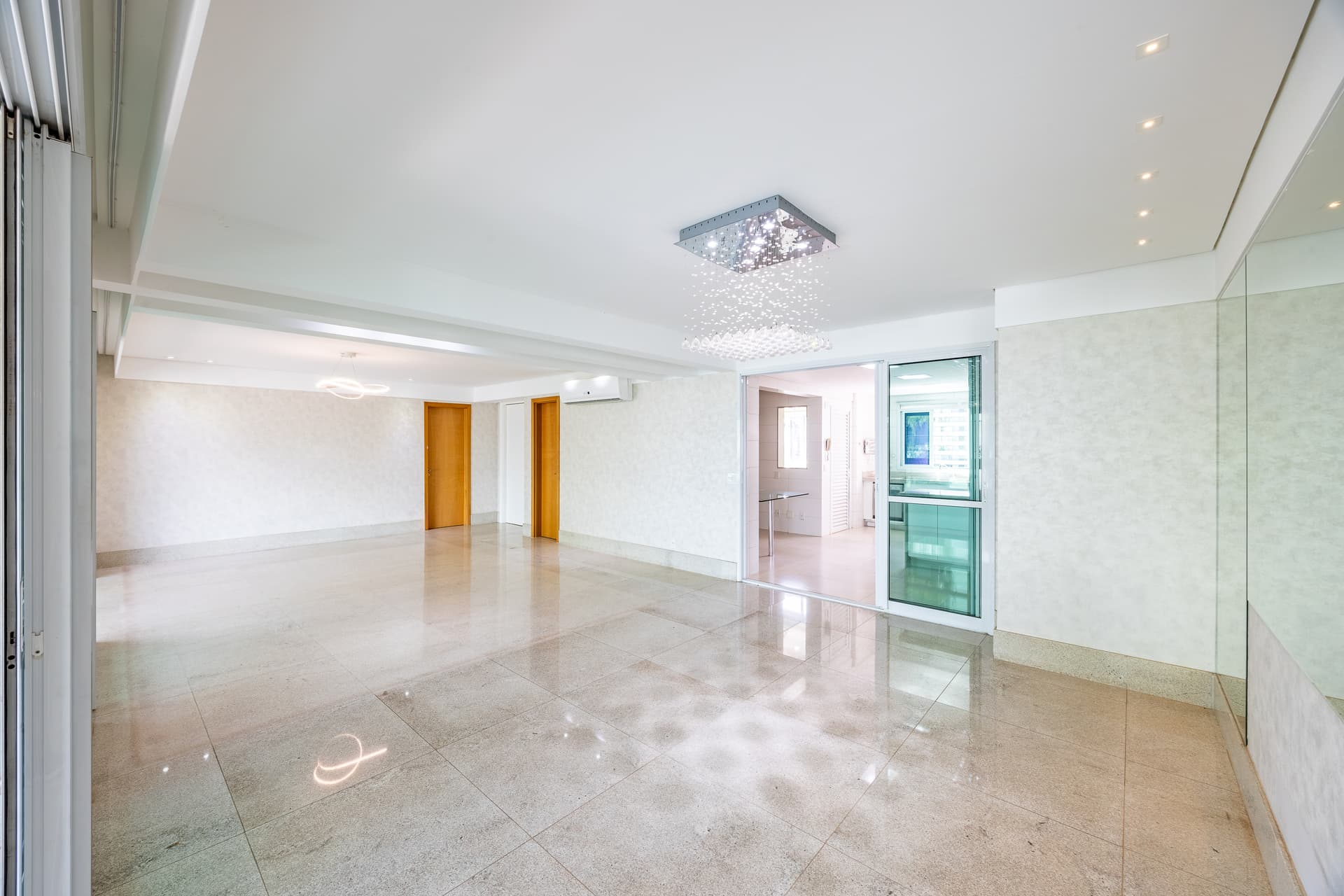 Apartamento de Alto Padrão com Ampla Varanda Gourmet  com 3 suítes no Setor Marista