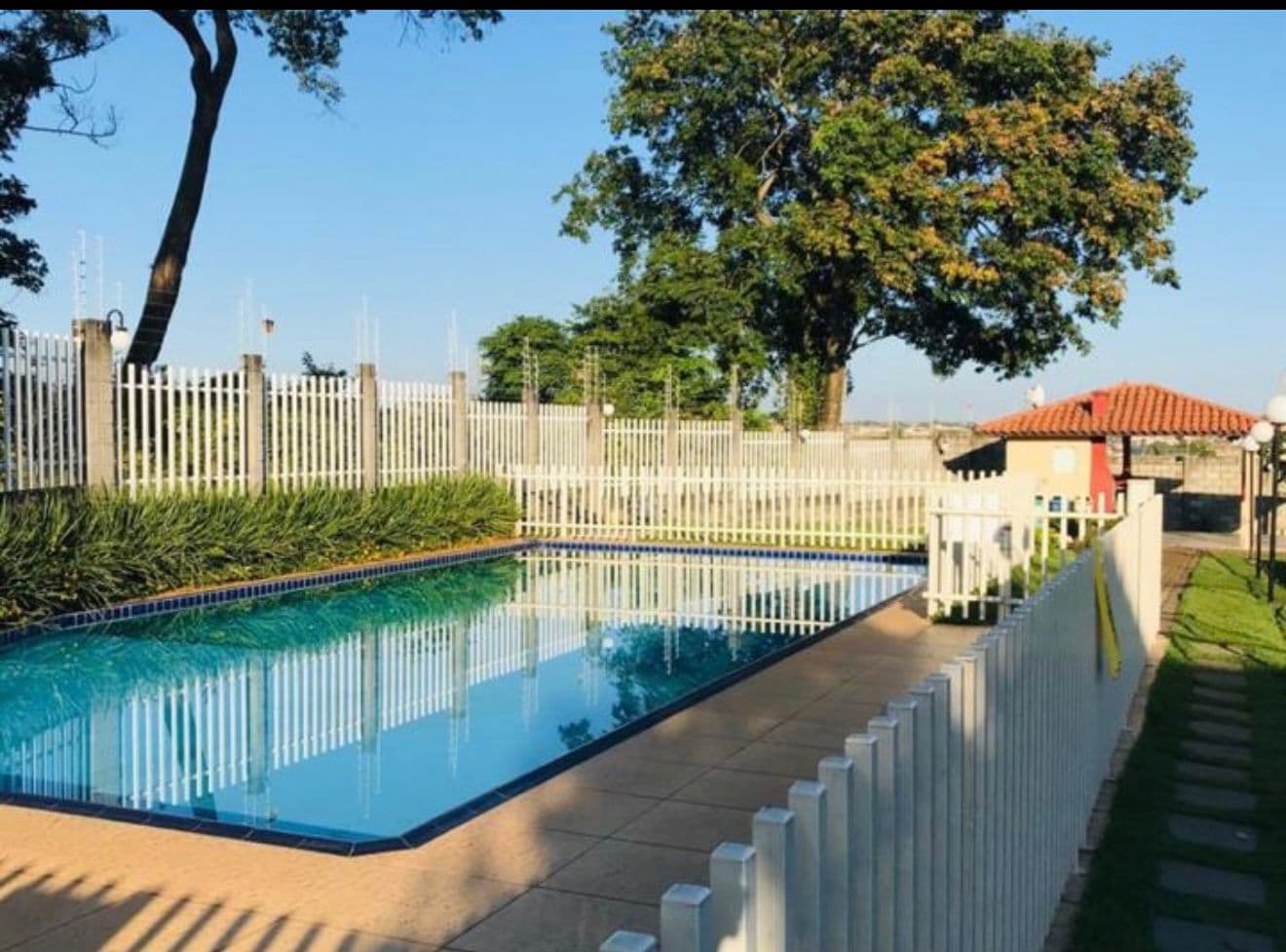Sobrado em Condomínio Fechado 3 Quarto, uma suite, Próximo ao Madri, Condomínio com Piscina Goiania