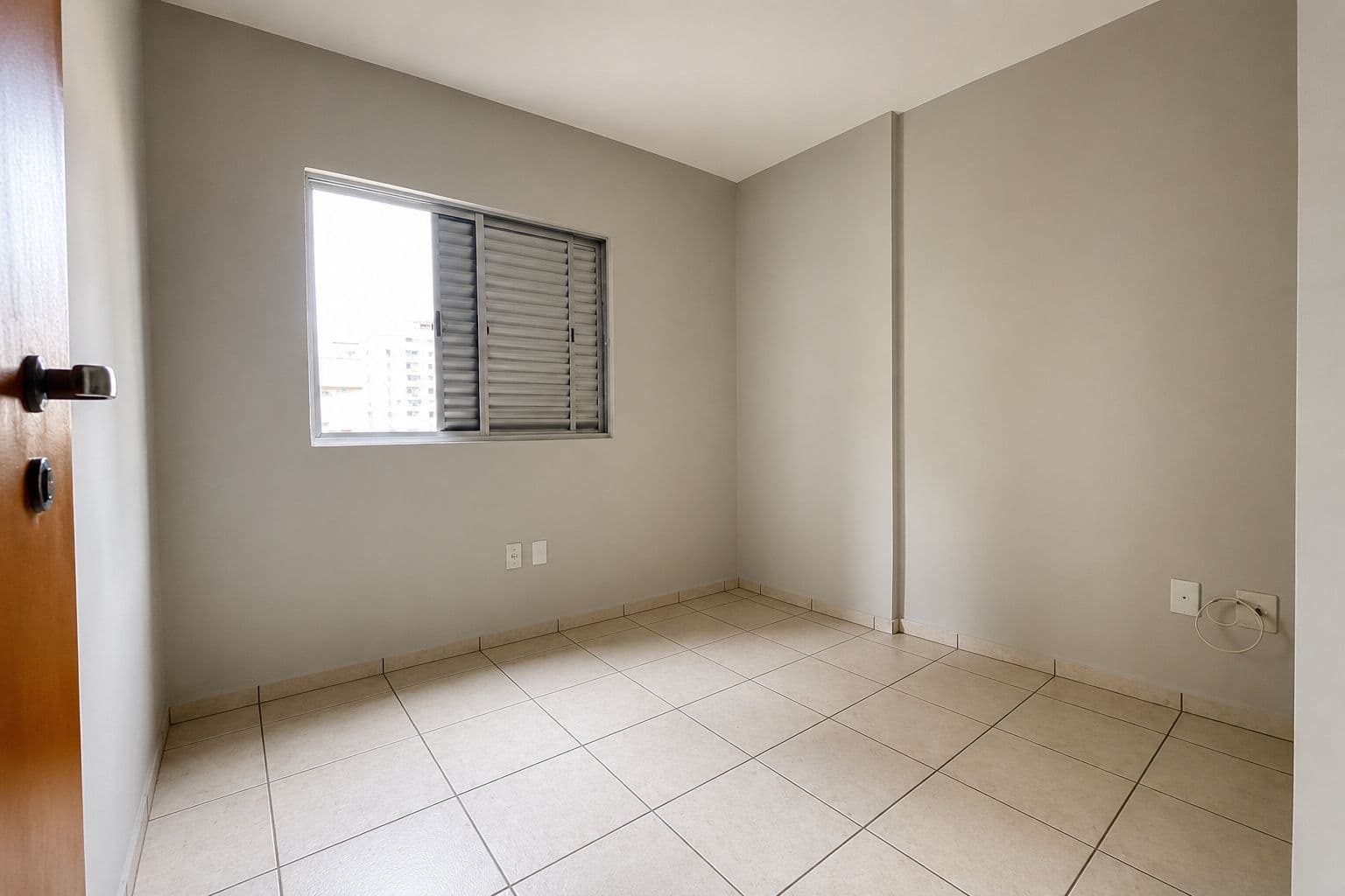 Apartamento 3 Quartos uma Suite, armários,  2 Vagas Paralelas setor bela vista,
