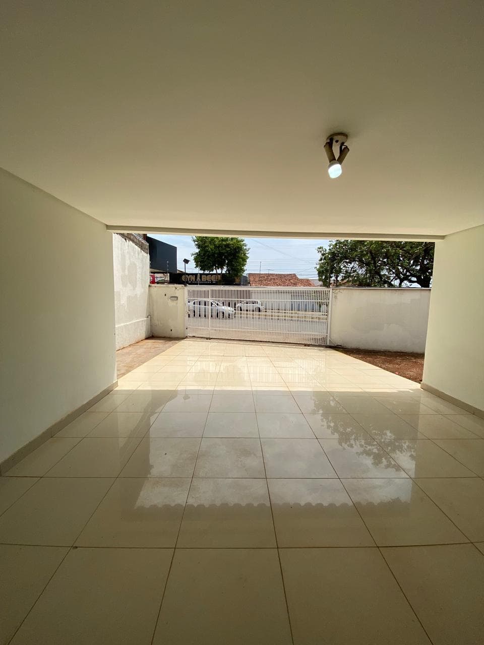 Casa com 3 Quartos uma suíte, e Garagem para 4 Carros 270 m² R$ 780 Mil e Acabamento em Porcelanato
