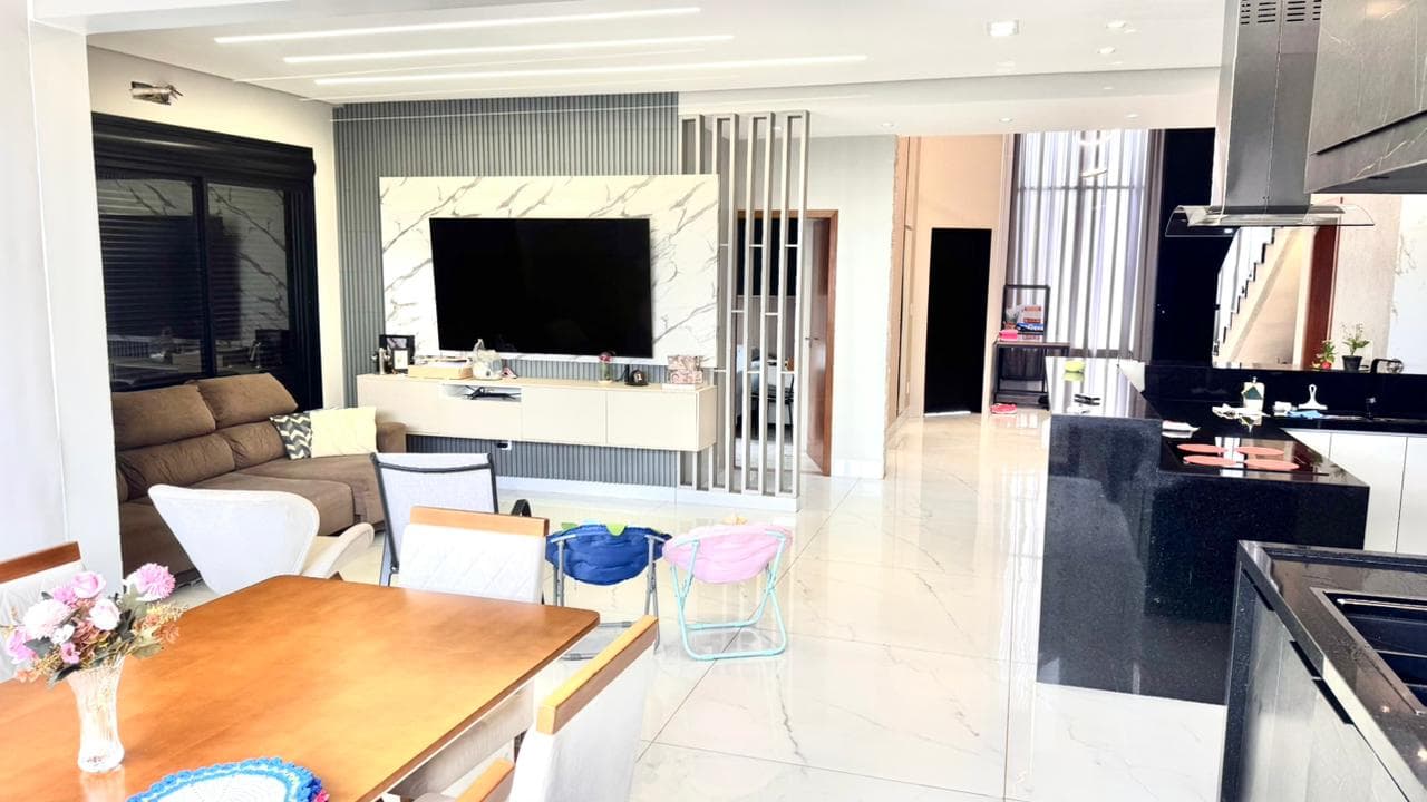 Sobrado Moderno no Condomínio Parqville Quaresmeira 📐 292 m² de terreno | 274 m² de construção