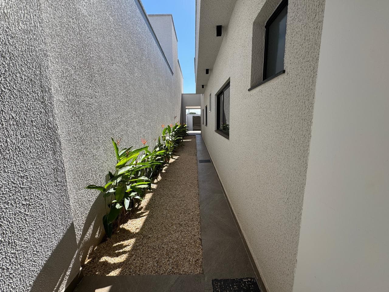 Casa Nova com Piscina e Churrasqueira à Venda no Bairro Cardoso 3 Quartos ,
